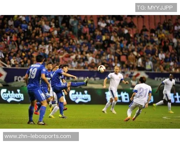 深入解析足球进攻战术的多样性与实战应用技巧探讨