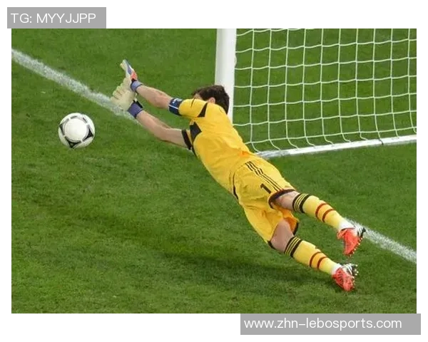 足球点球的规则与技巧解析以及在比赛中的重要性探讨